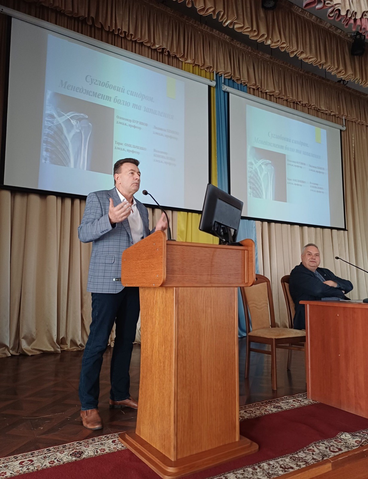 Спікер під час конференції з паліативної допомоги в Тернополі